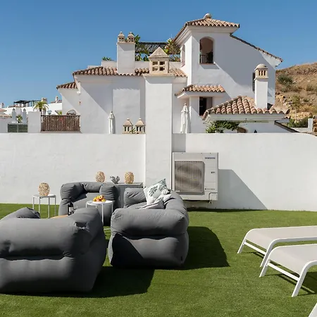 Paraiso Pueblo Luxurious Penthouse 360º Sea Views - 2603